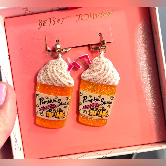 Betsey Johnson NIB Pumpkin Spice Latte Dangle Earrings - Picture 1 of 4